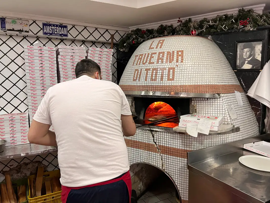 La Taverna Di Toto Pizzeria Napoli