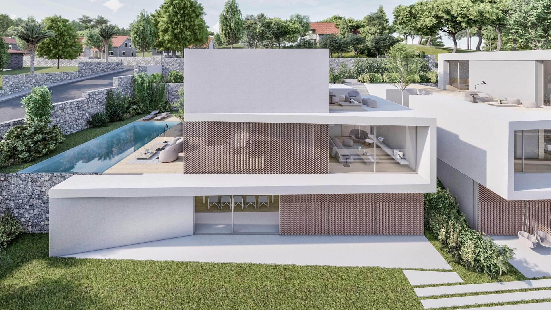 Moderna casa bianca con piscina, pareti in vetro e una griglia in legno, immersa nel verde dell'erba e degli alberi.