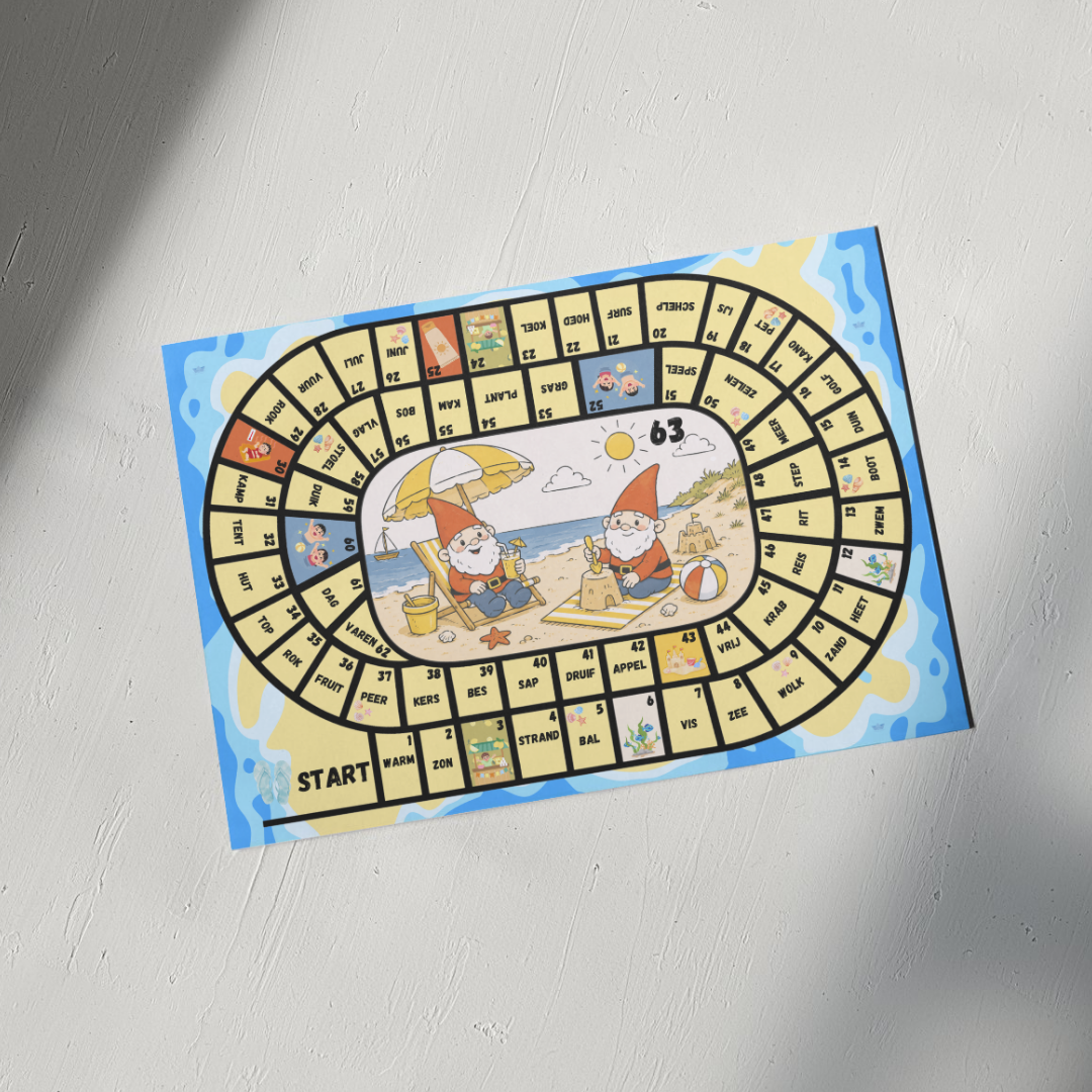 Kleurrijk bordspel met cartoonfiguren, een kronkelend parcours en kleine kabouterfiguurtjes in het midden.