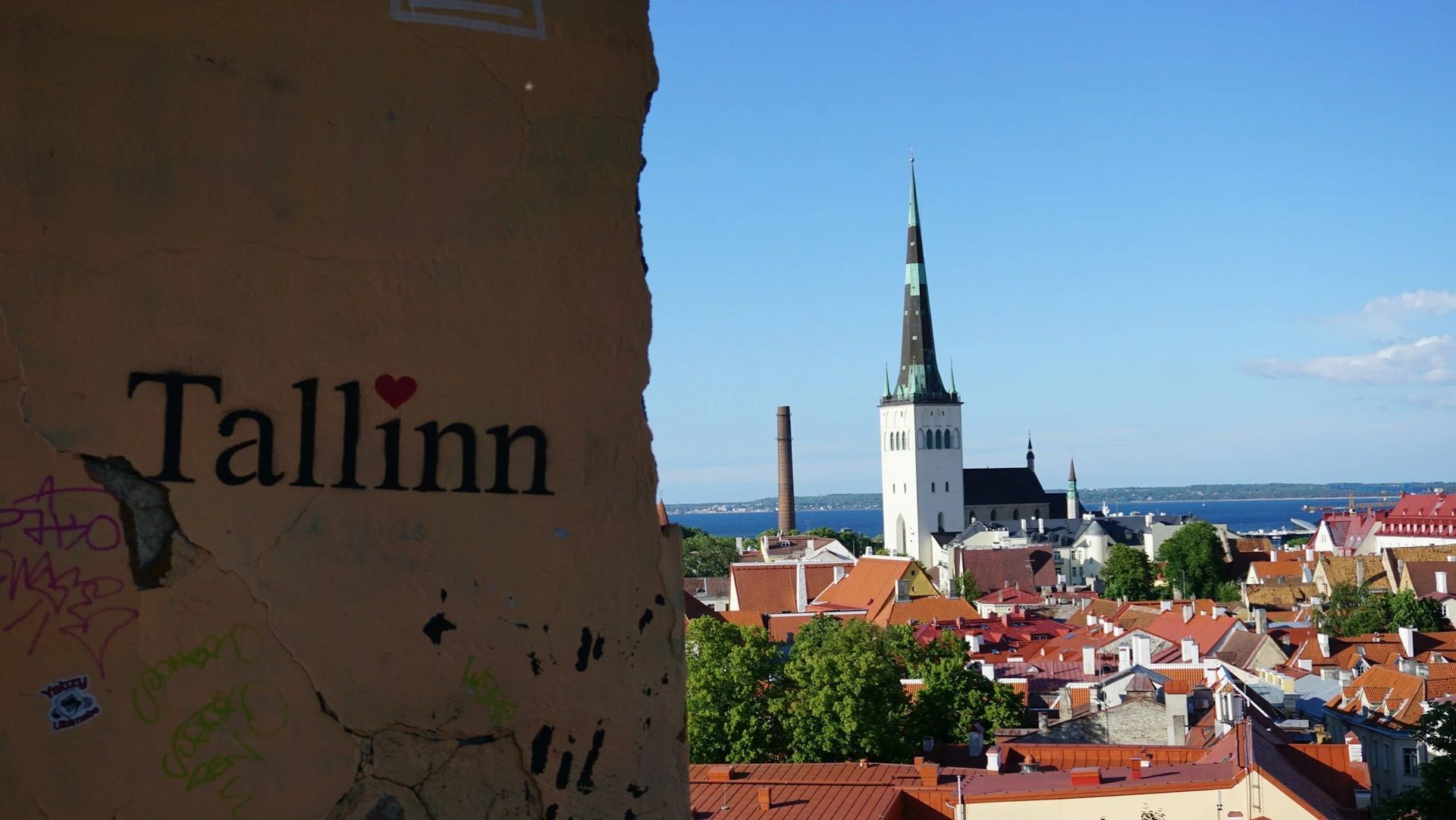 Old Town, Tallinn. Photo by @mareklumi