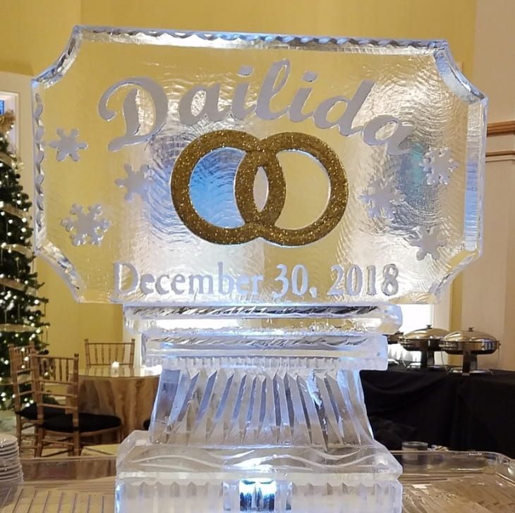 Ice sculpture with “Pailida,” interlocking rings, and “December 30, 2018” at a wedding reception