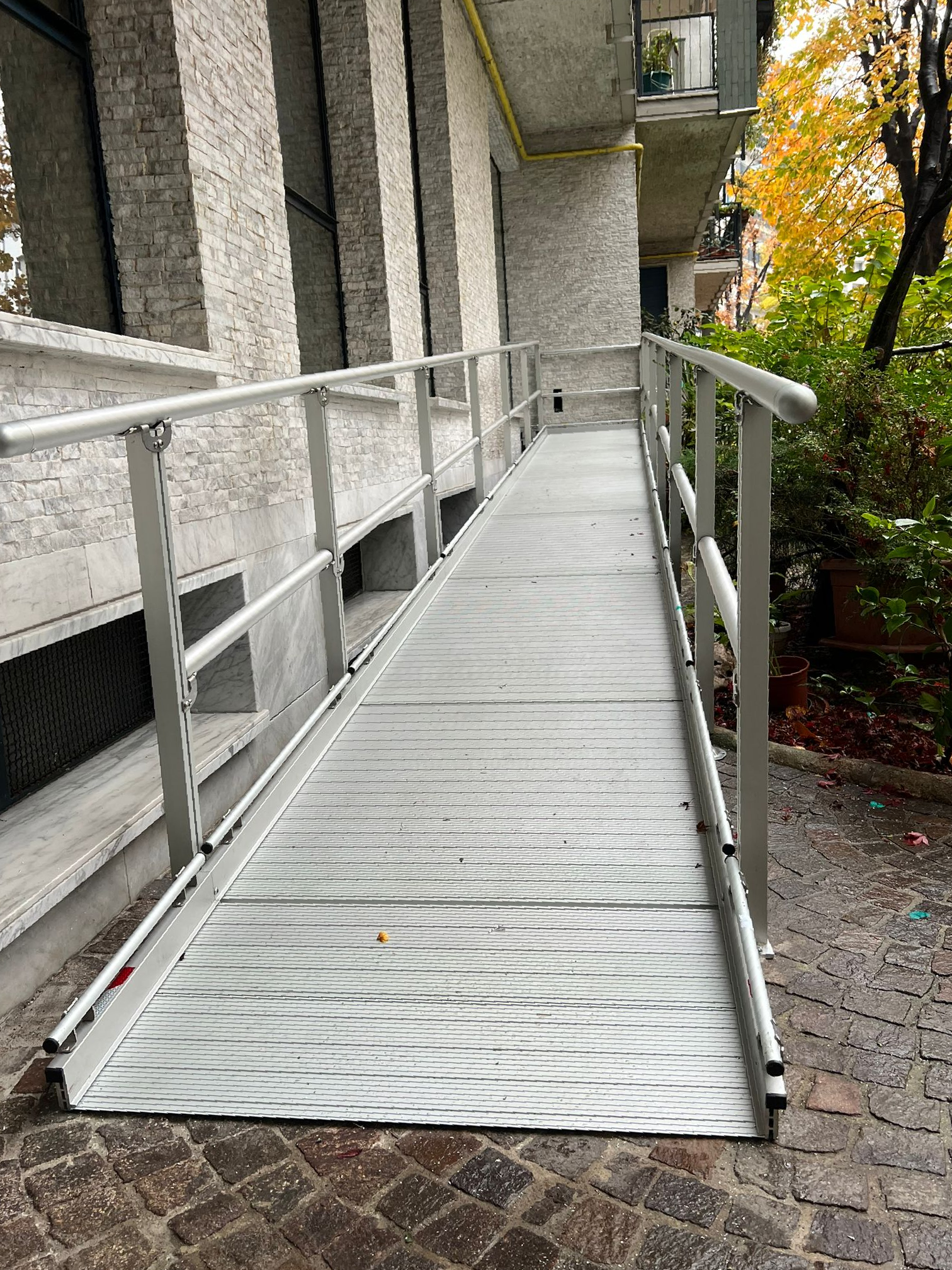 Rampa di accesso fisse per il superamento delle barriere architettoniche