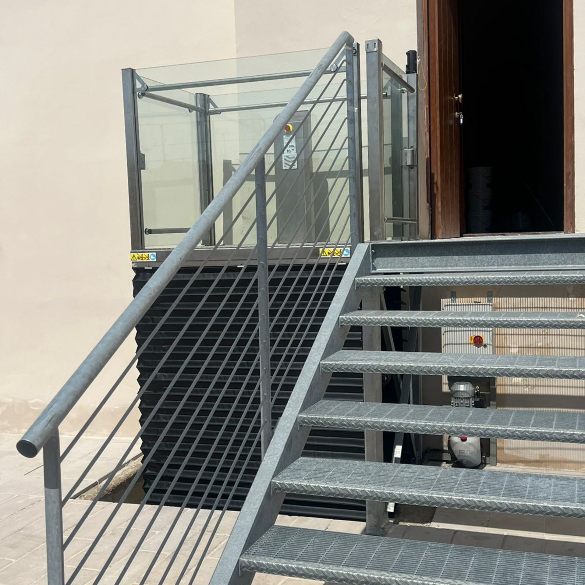 MidiLevel - Plate-forme élévatrice monobloc avec finitions personnalisables