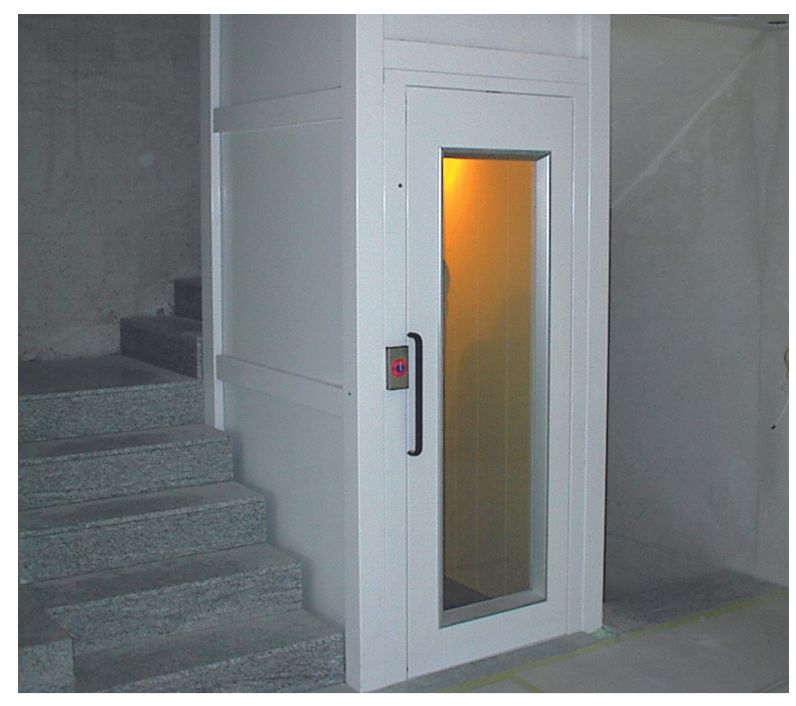 Piattaforma elevatrice disponibile nella versione per vano in muratura o in vano proprio (castelletto)