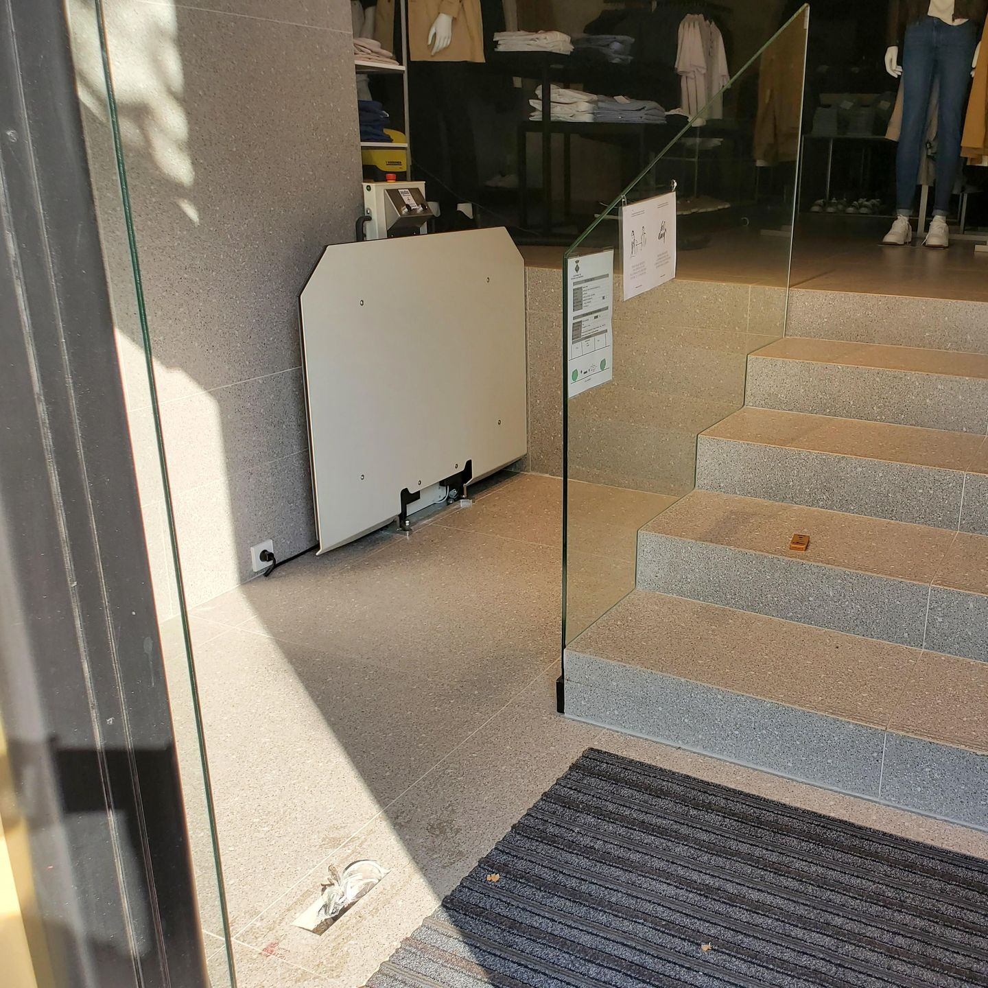 MicroLevel, el mini ascensor sin foso, ideal para salvar pequeños desniveles