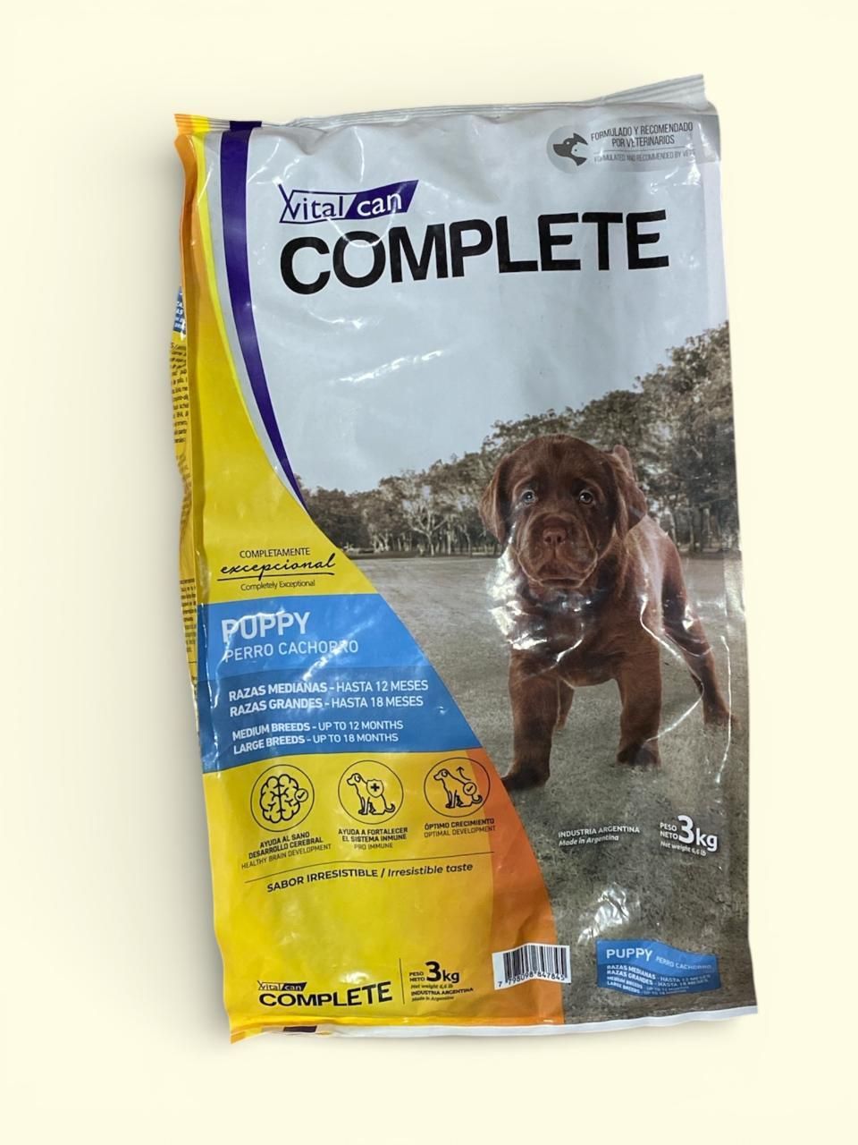Bolsa de comida para cachorros Vita Can Complete con un cachorro marrón en la parte delantera, envase amarillo y azul.