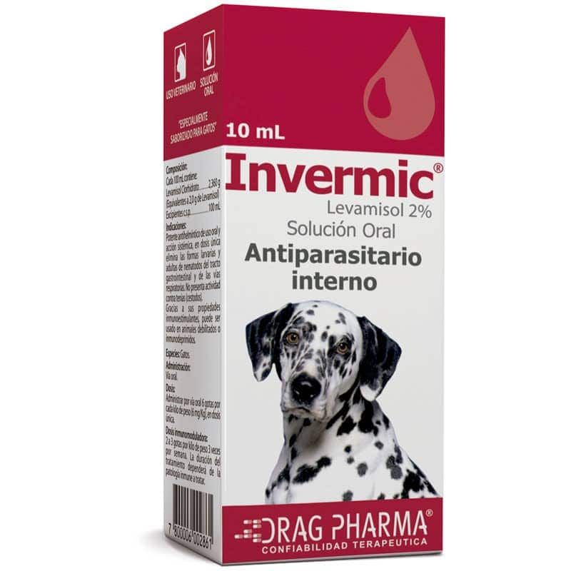 Caja de solución oral antiparasitaria Invermic con un cachorro dálmata, envase rojo y blanco, 10 ml.