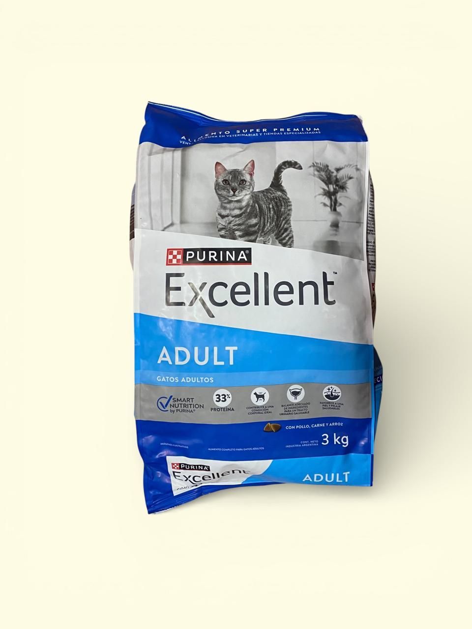 Bolsa de comida para gatos Purina Excellent Adult, blanca y azul con imagen de un gato gris e icono de croquetas de pollo.