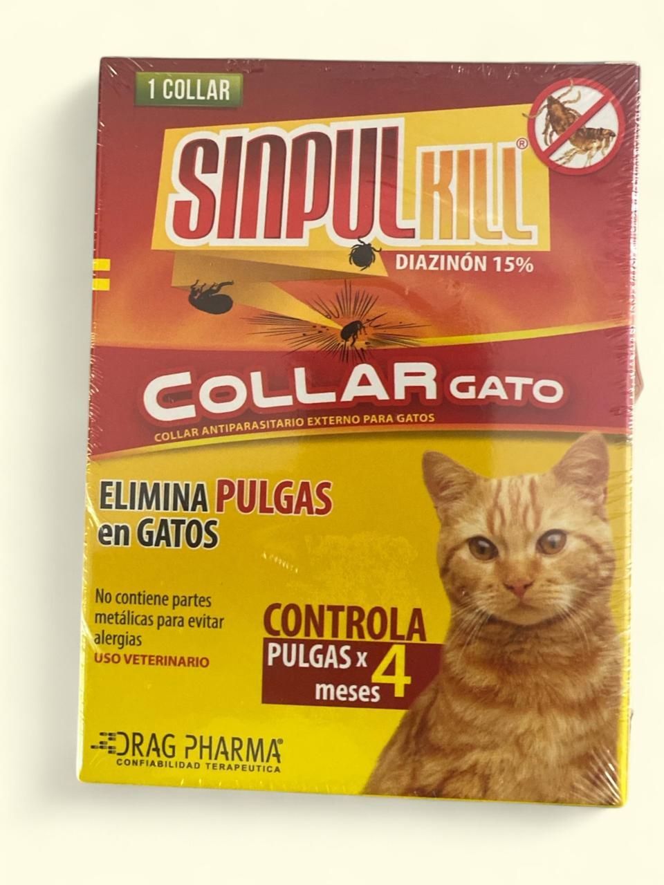 Caja de collar antipulgas Simpul Kill para gatos, envase amarillo y rojo con foto de gato y texto en español.