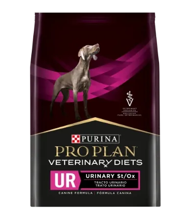 Bolsa de alimento seco para perros Purina Pro Plan Veterinary Diets UR con un perro plateado sobre un fondo burdeos.