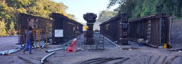Grúas Transportes Maniobras y Servicios SA de CV Fabricación,subministro y montaje de trabes