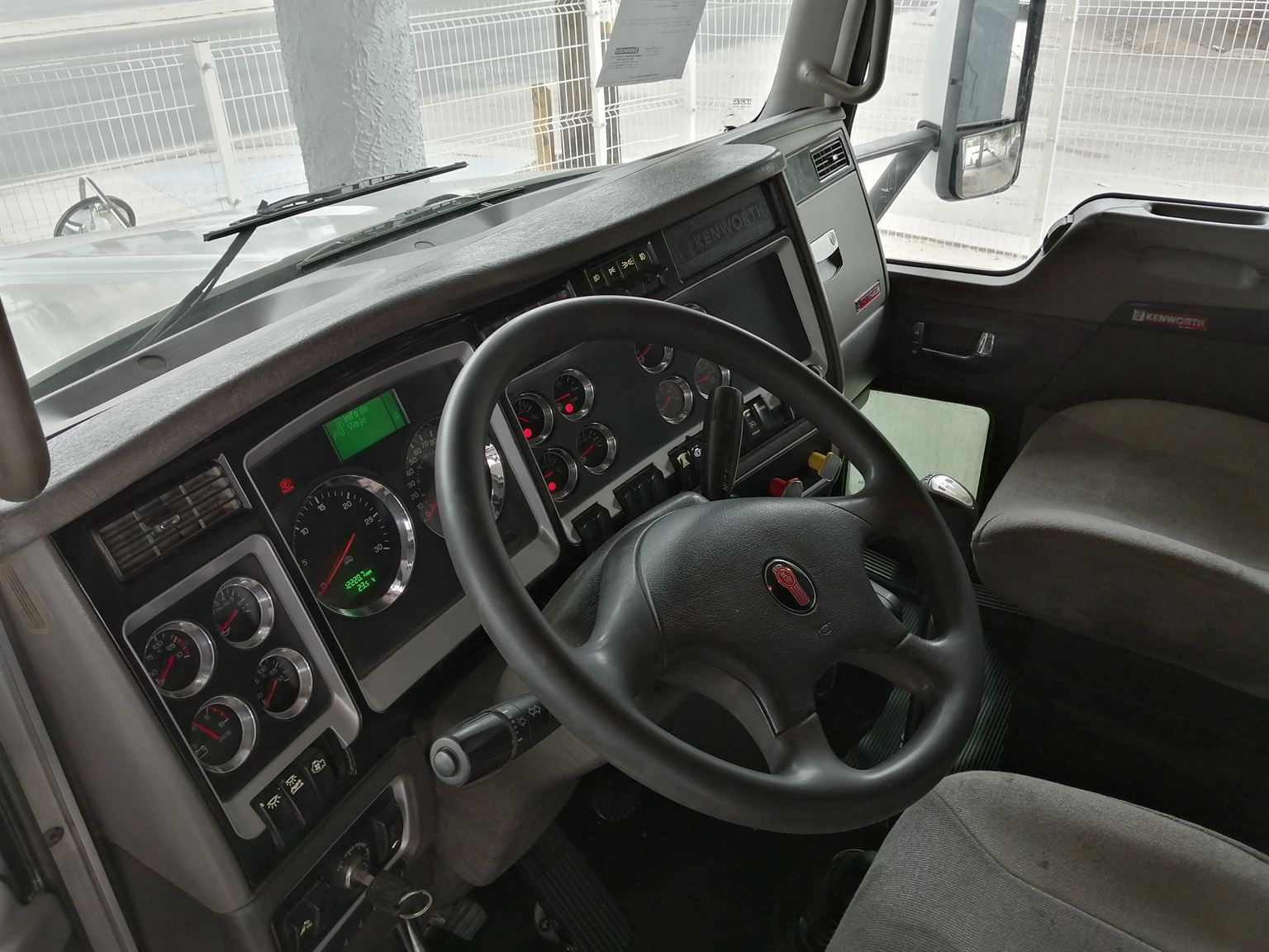 KENWORTH T660 2015 AEROCAB 62”17