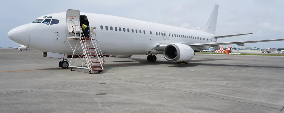Boeing 737-400 on a ferry flight from Japan to Malaysia