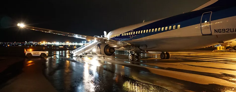 Boeing 737-500 on a ferry flight from Japan to United States