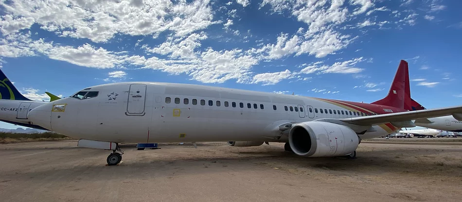 Boeing 737-800 on a ferry flight from United States to Miami