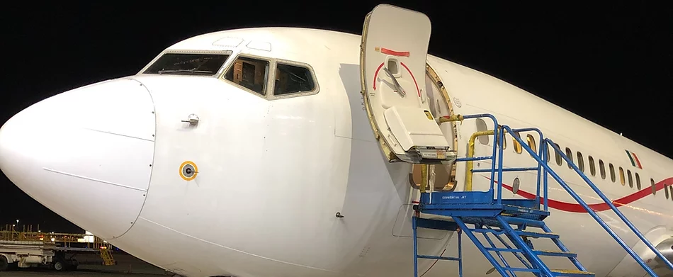 Boeing 737-800 on a ferry flight from Goodyear to Miami