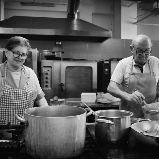 coppia in cucina
