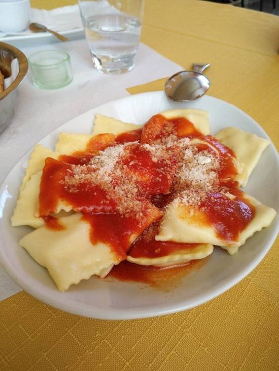 ravioli al sugo