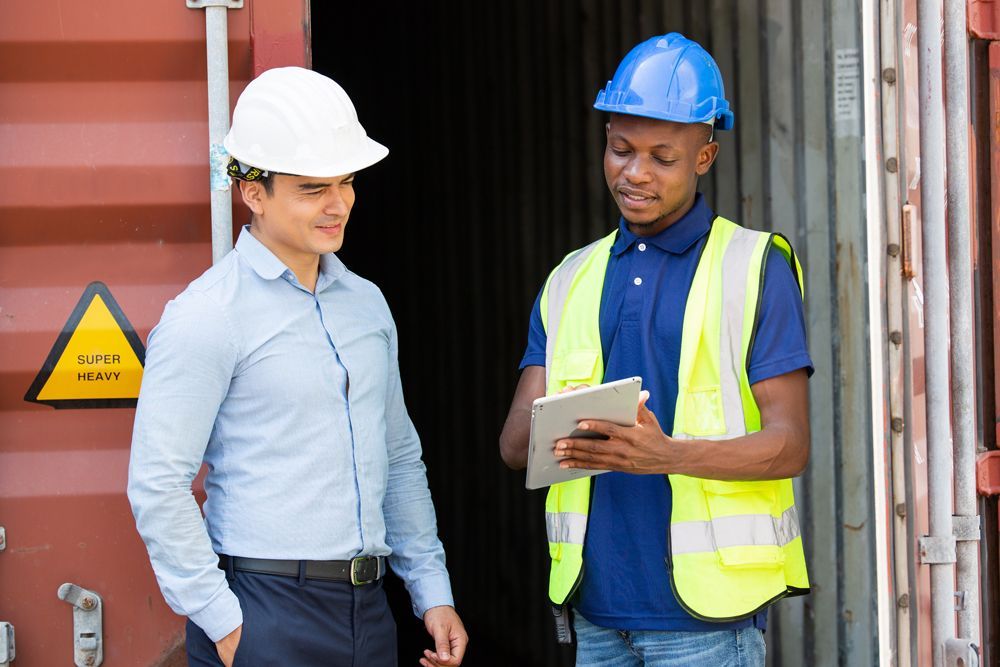 Professional Worker and Client Discussing Flexible Rent Duration