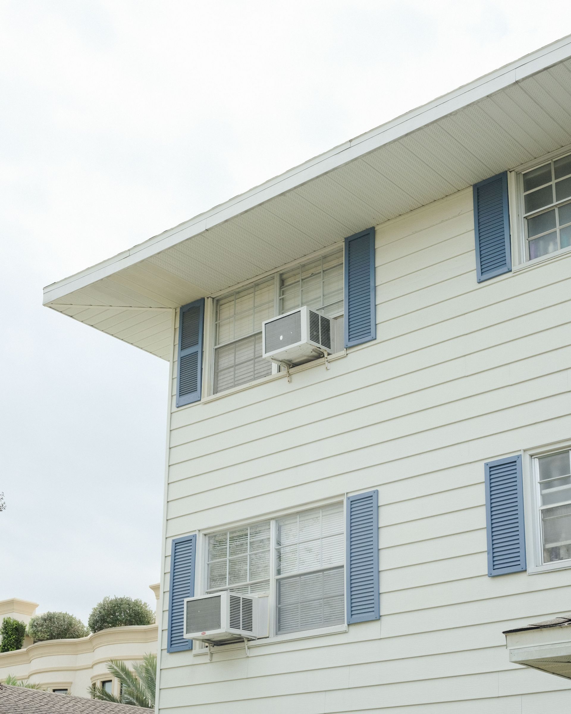 Residential air conditioning condenser unit outside a Jacksonville, Florida home