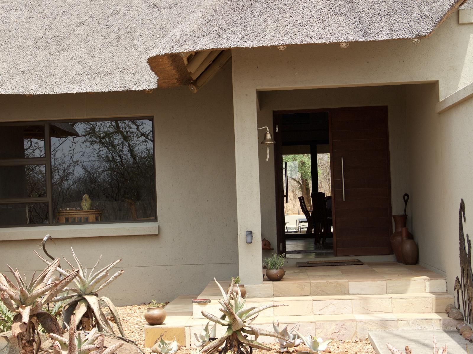 Africana | Ukuthula Bush Lodge entrance