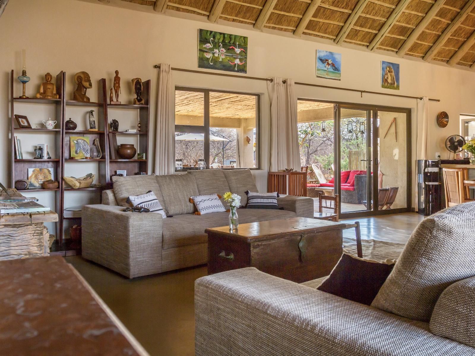 Africana | Ukuthula Bush Lodge living room