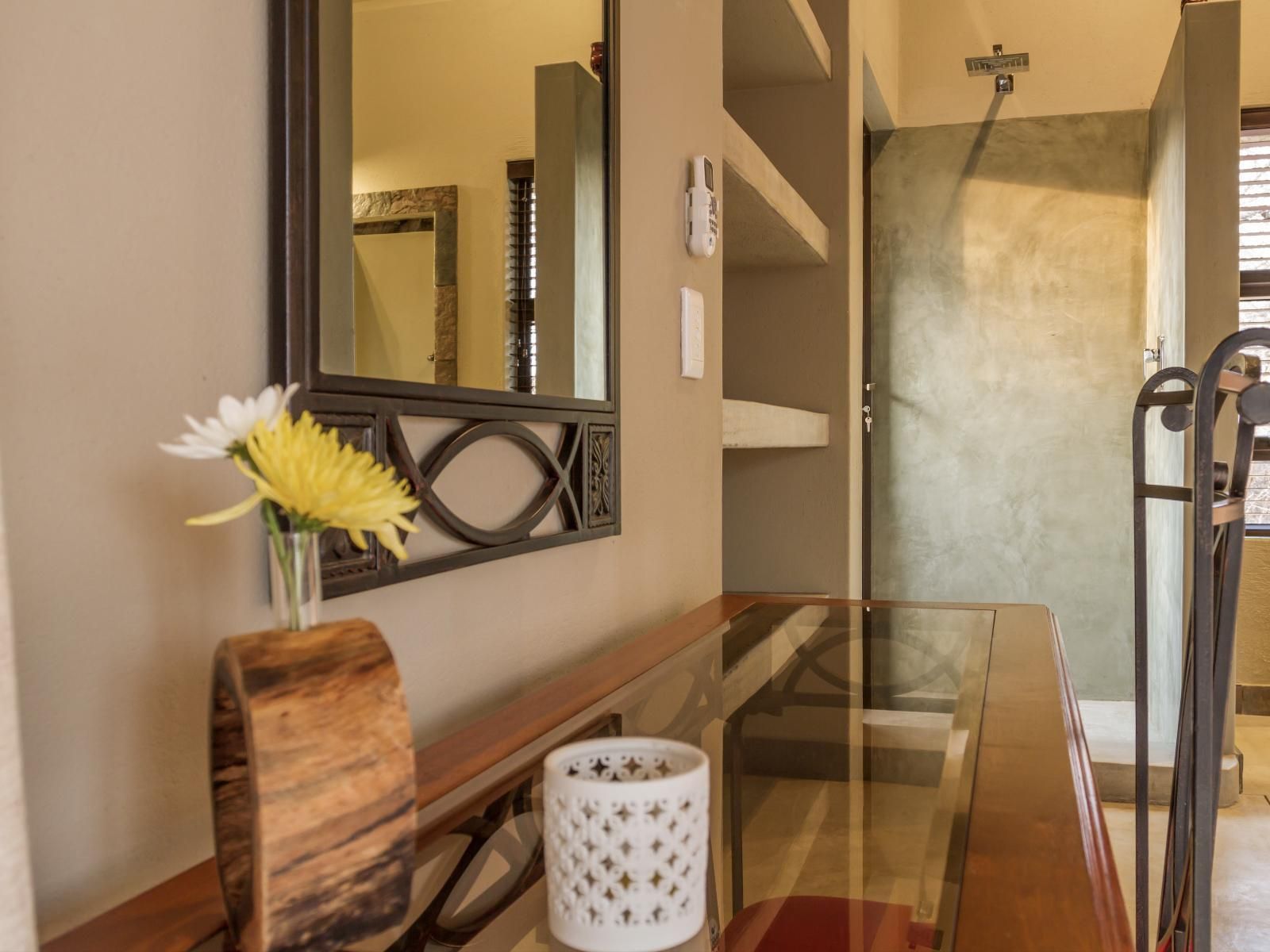 Africana | Ukuthula Bush Lodge glass table