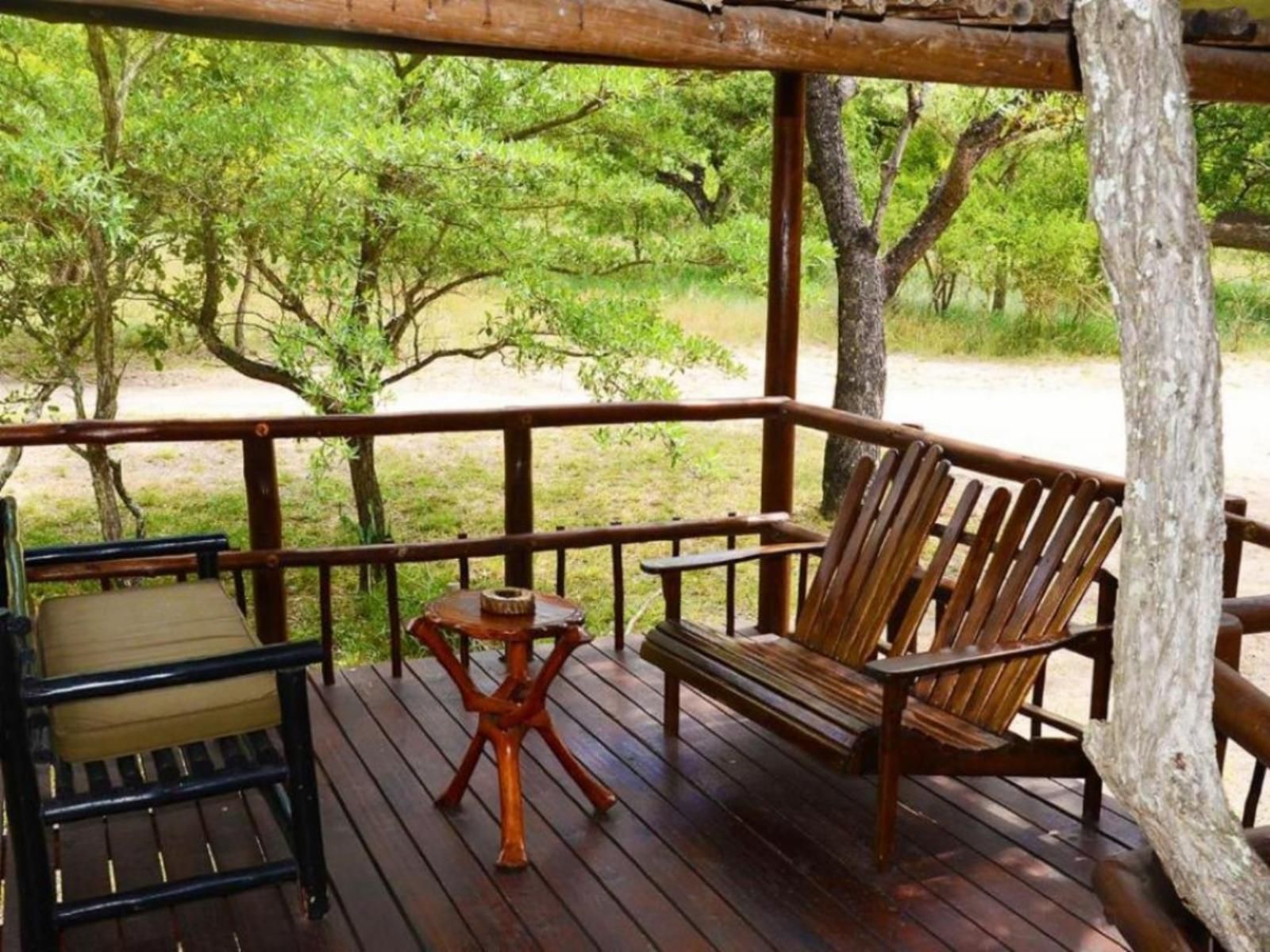 Africana | Pezulu Tree House Lodge treehouse outside sitting deck