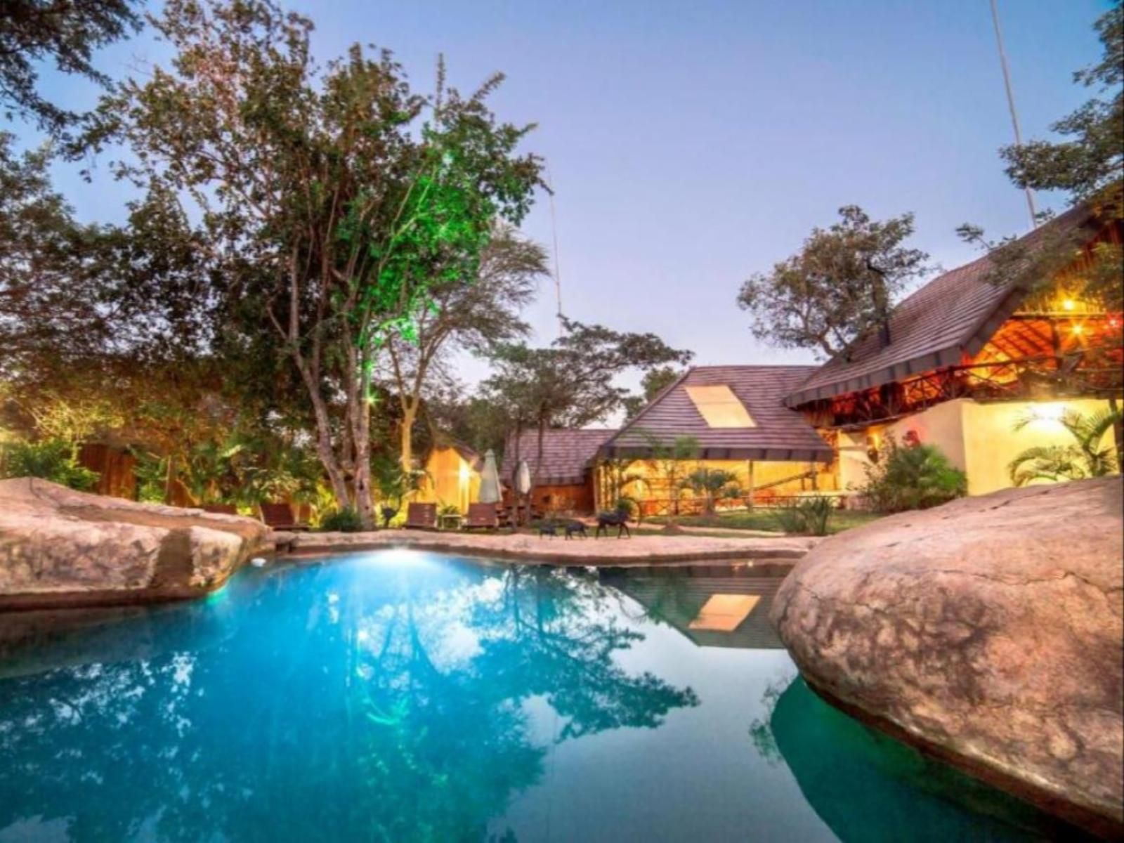 Africana | Pezulu Tree House Lodge swimming pool