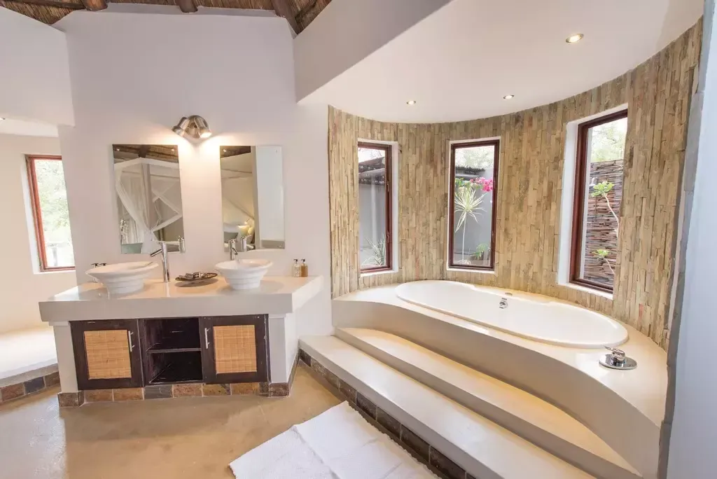Africana | Unembeza bathroom