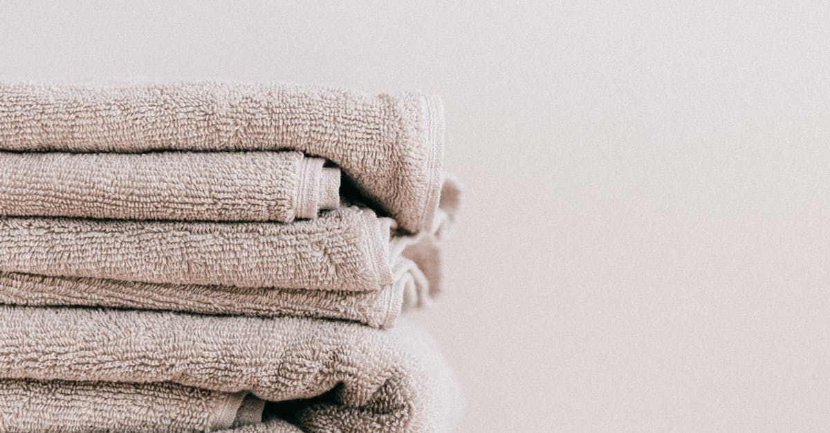 Neutral bathroom towels folded for staging – clean and modern touch during bathroom remodeling in Eldorado, NM
