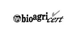 Logotipo de BioAgriCert en texto negro y gris con un detalle de hoja.
