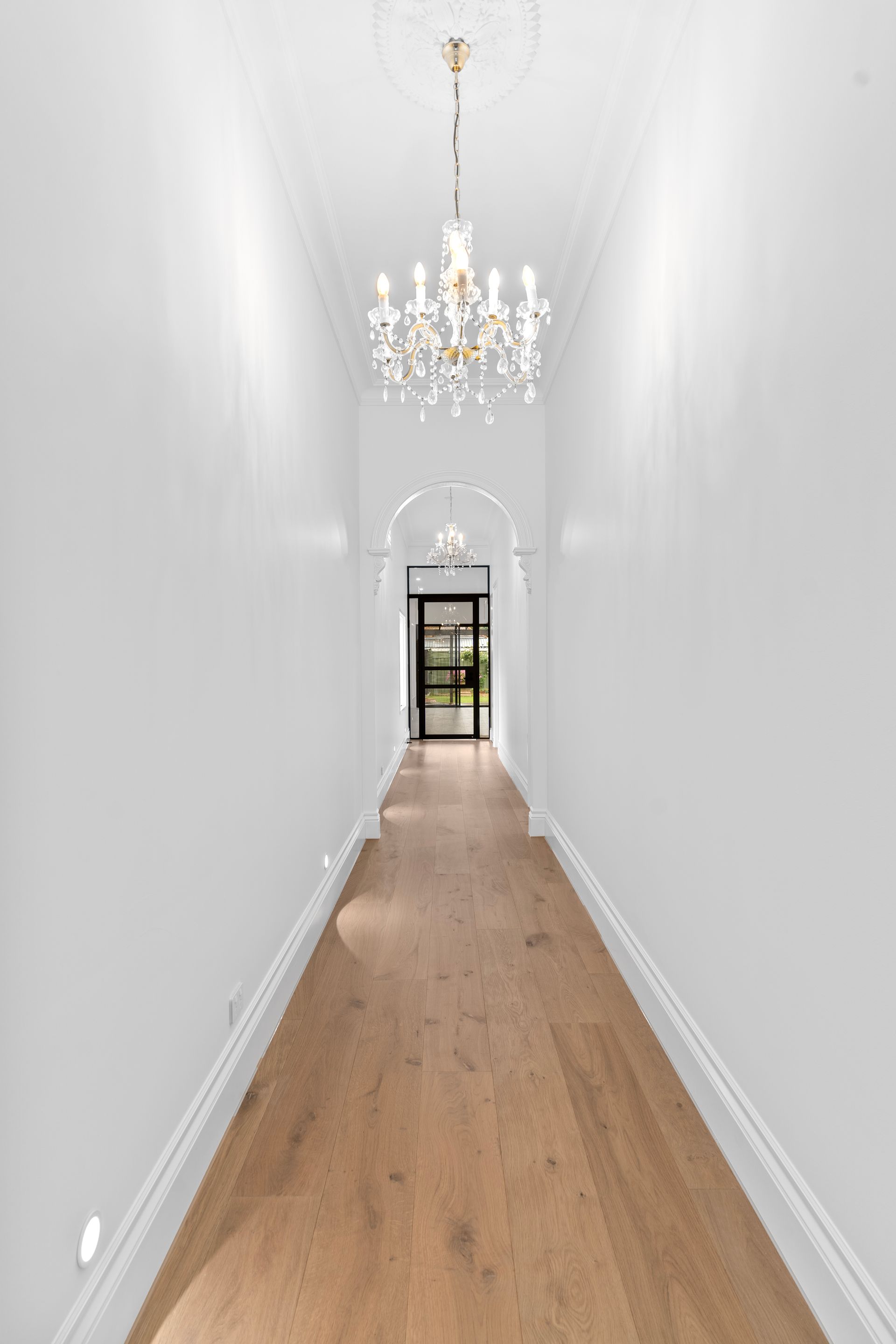 Melbourne’s trusted custom builders and renovators
We at LVN Constructions use over 30 years of expertise and knowledge to build and renovate the home of your dreams. 