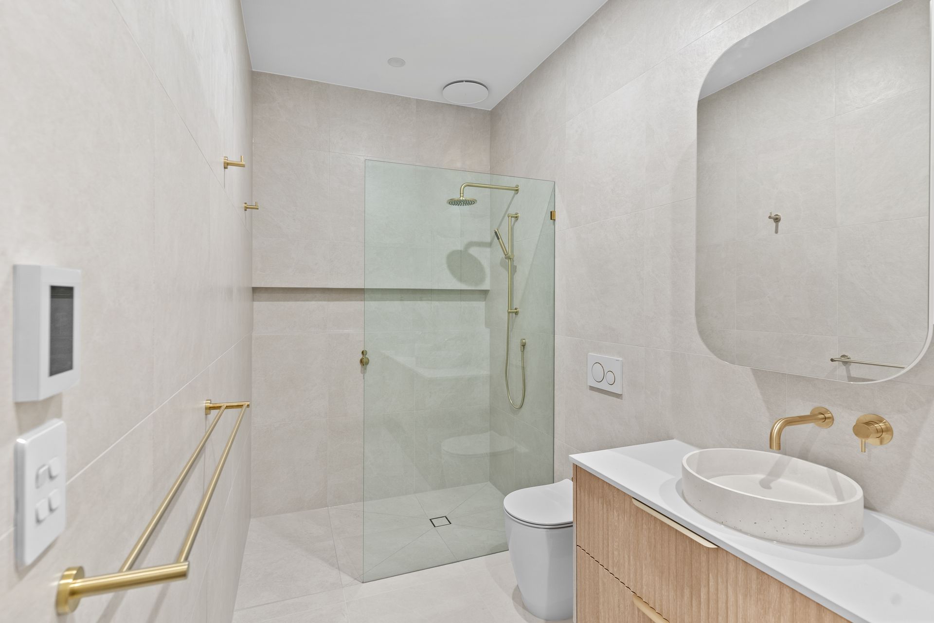 Melbourne’s trusted custom builders and renovators
We at LVN Constructions use over 30 years of expertise and knowledge to build and renovate the home of your dreams. 