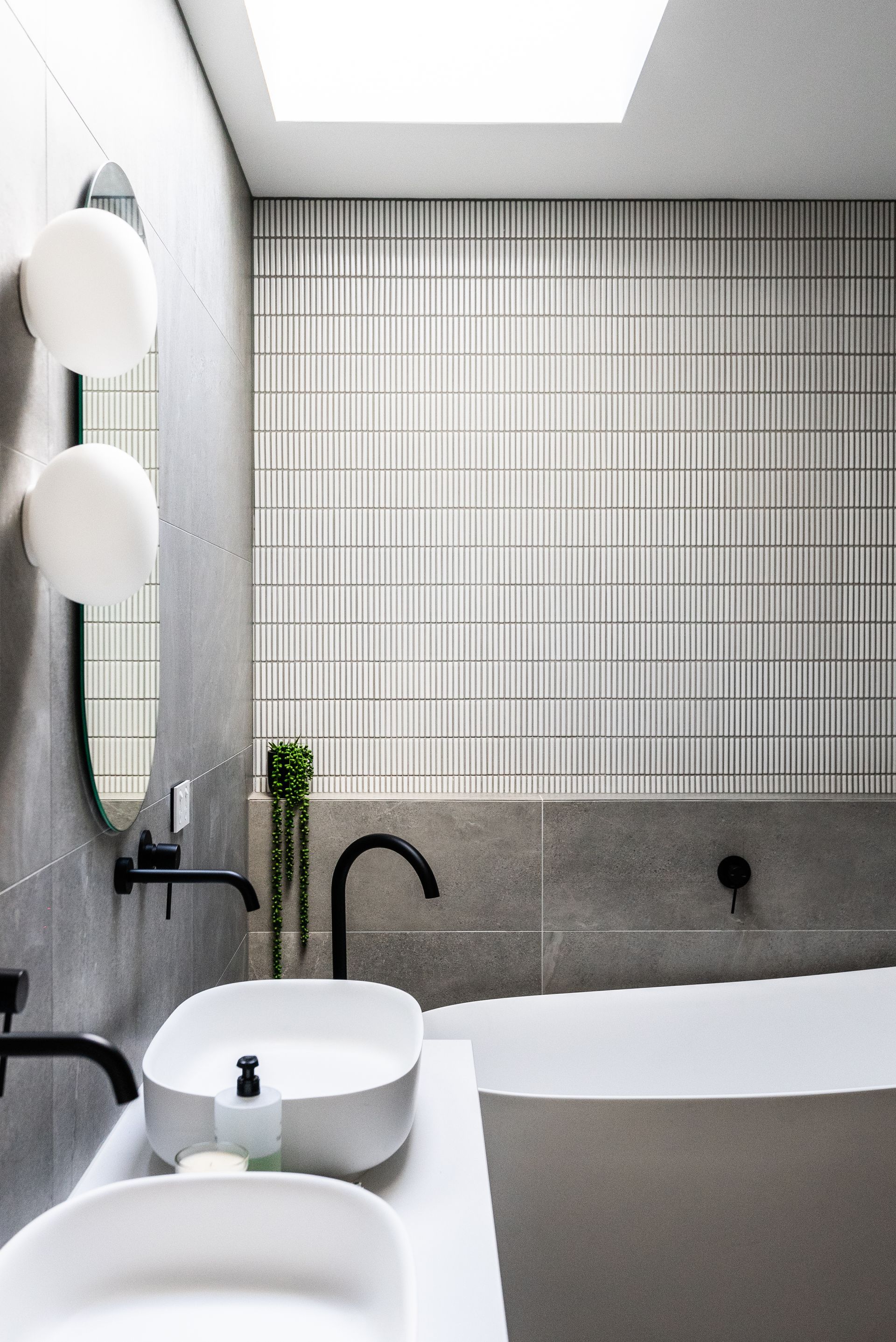 Melbourne’s trusted custom builders and renovators
We at LVN Constructions use over 30 years of expertise and knowledge to build and renovate the home of your dreams. 