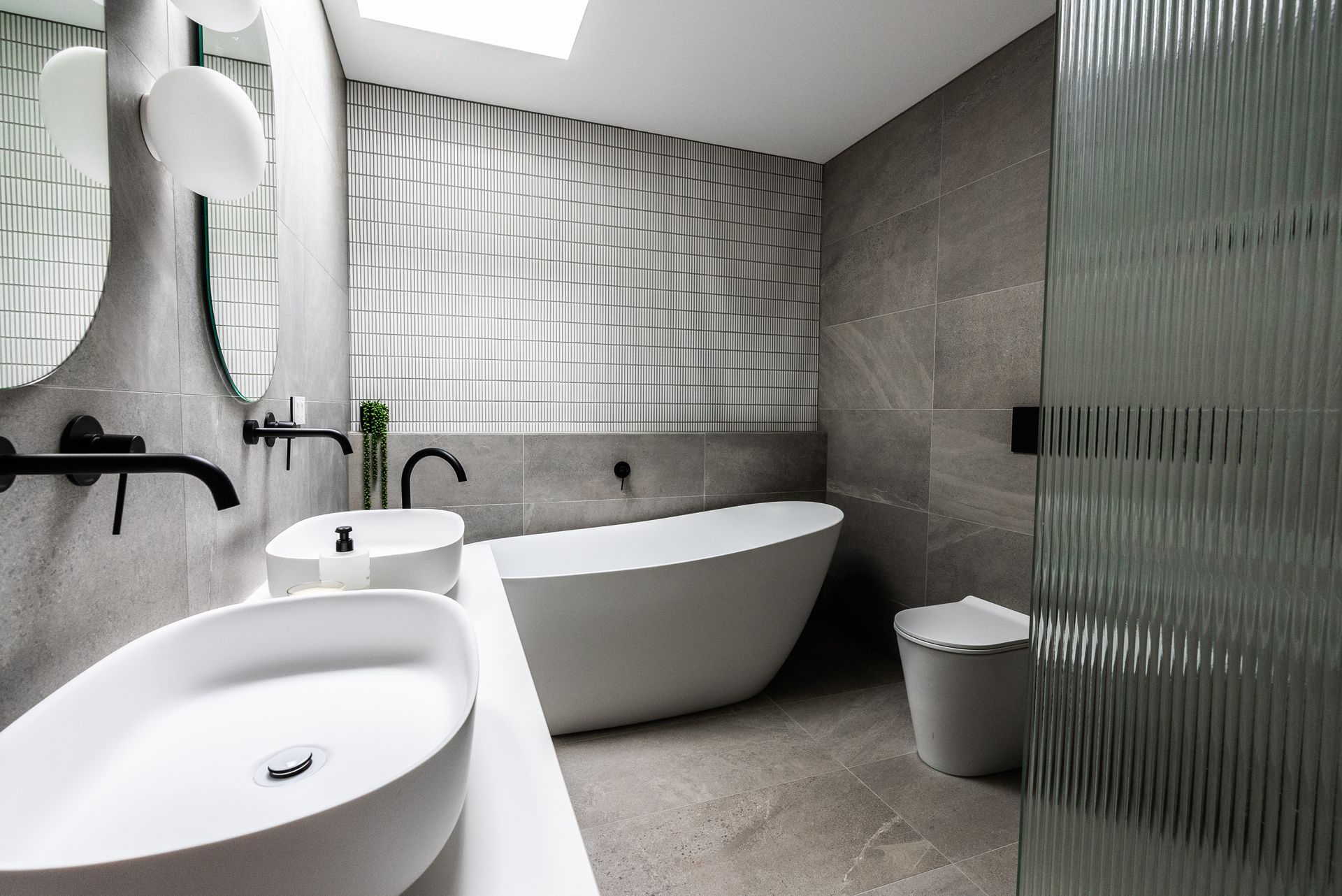 Melbourne’s trusted custom builders and renovators
We at LVN Constructions use over 30 years of expertise and knowledge to build and renovate the home of your dreams. 