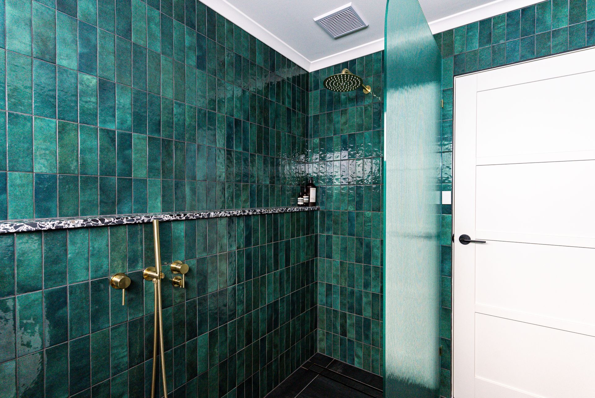 Melbourne’s trusted custom builders and renovators
We at LVN Constructions use over 30 years of expertise and knowledge to build and renovate the home of your dreams. 