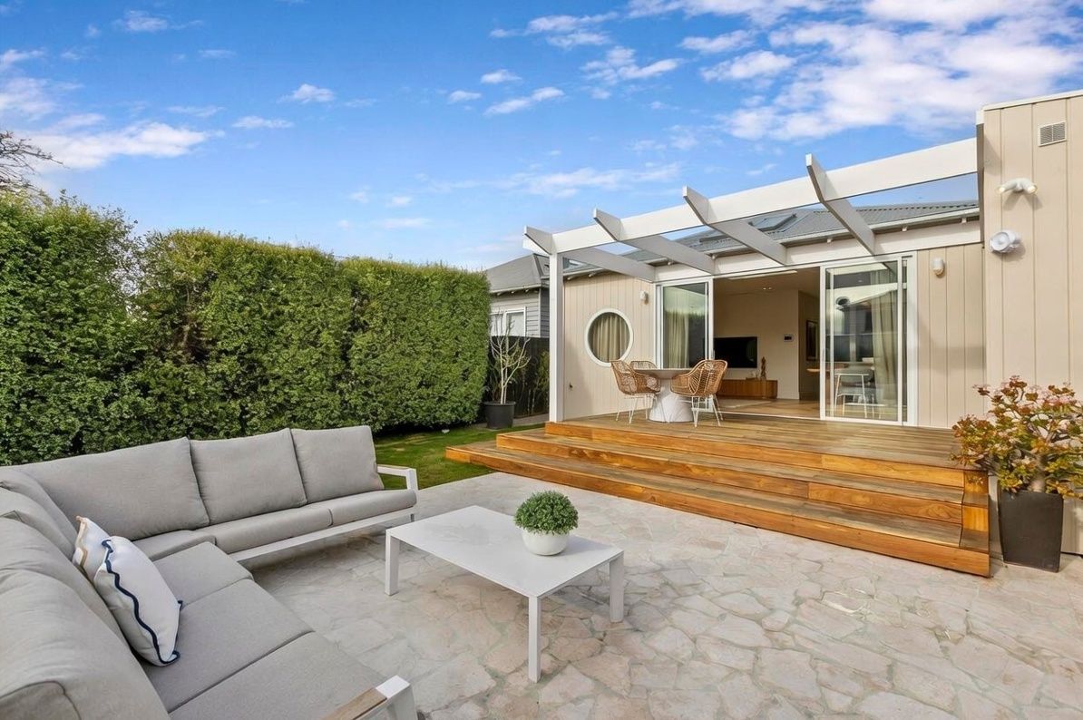 Melbourne’s trusted custom builders and renovators
We at LVN Constructions use over 30 years of expertise and knowledge to build and renovate the home of your dreams. 