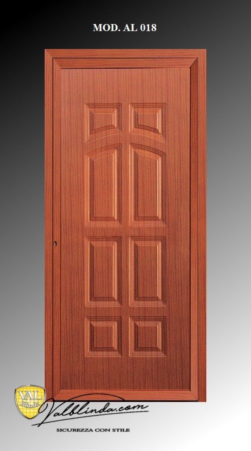 Porta a pannelli in legno con finitura marrone rossastra, mostrata in una pagina di un catalogo prodotti.