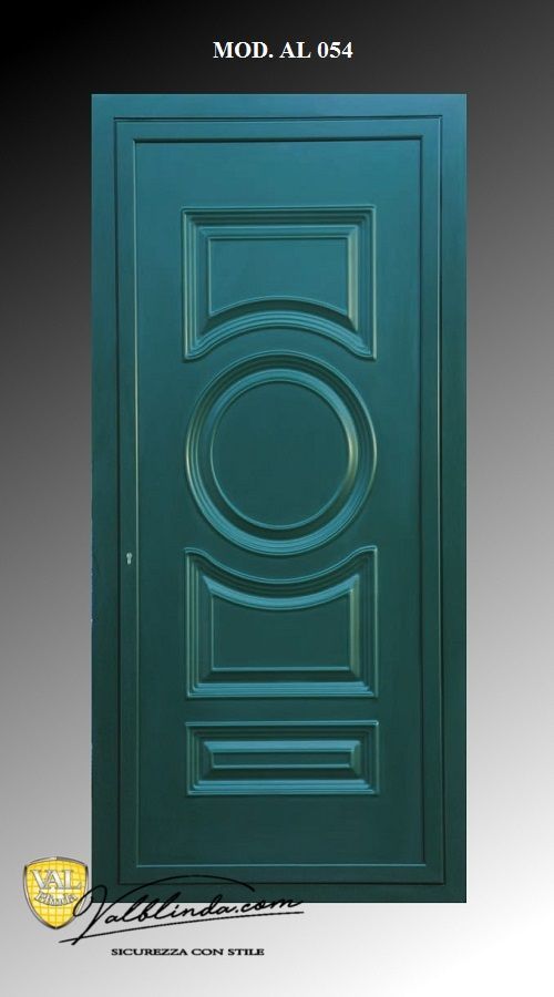 Porta decorativa color verde acqua con pannelli circolari e rettangolari in rilievo su sfondo bianco.