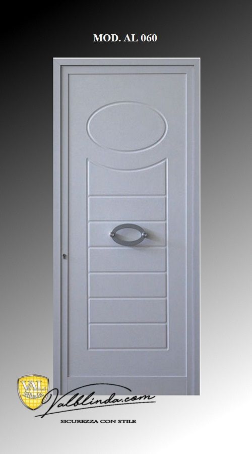 Porta metallica grigia con design a pannelli ovali e orizzontali, dotata di maniglia e serratura centrali.