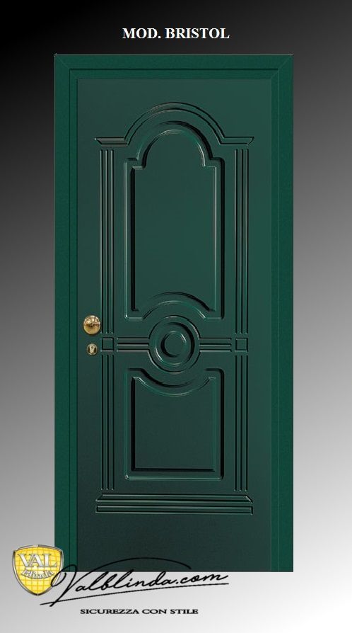 Porta d'ingresso verde decorata con pomello in ottone, recante la scritta