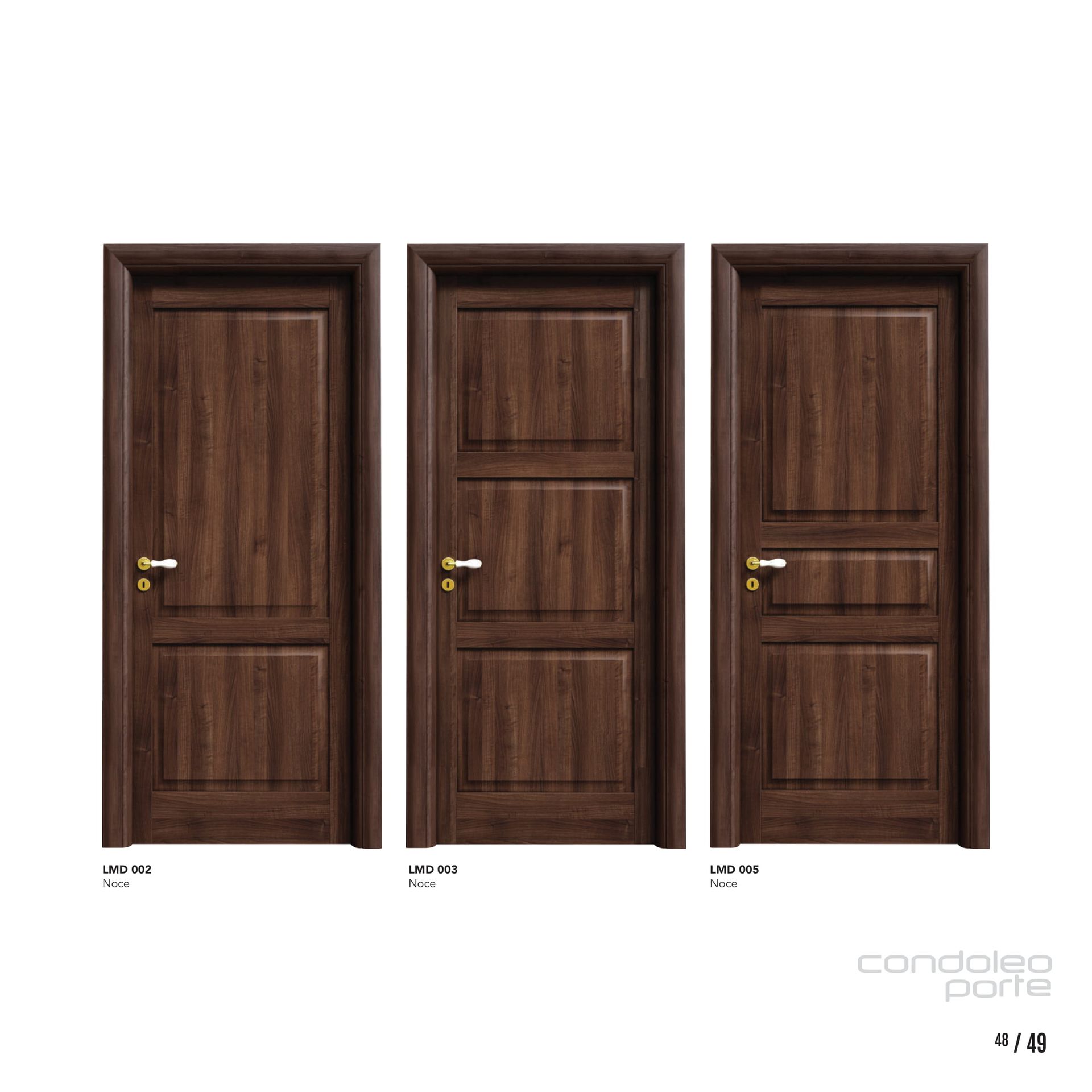 Tre porte interne in legno scuro con maniglie in ottone, mostrate una accanto all'altra su sfondo bianco.