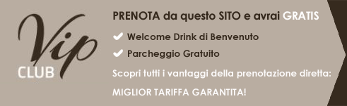 Banner promozionale del VIP Club in beige e nero, con segni di spunta e testo che offre drink di benvenuto e parcheggio gratuiti.
