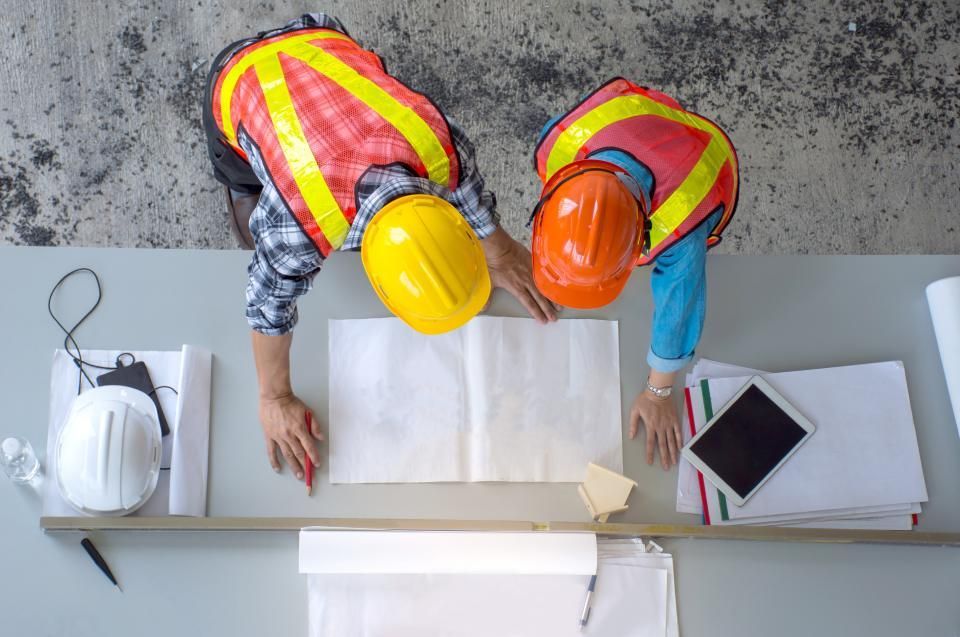 Ingegneri al lavoro