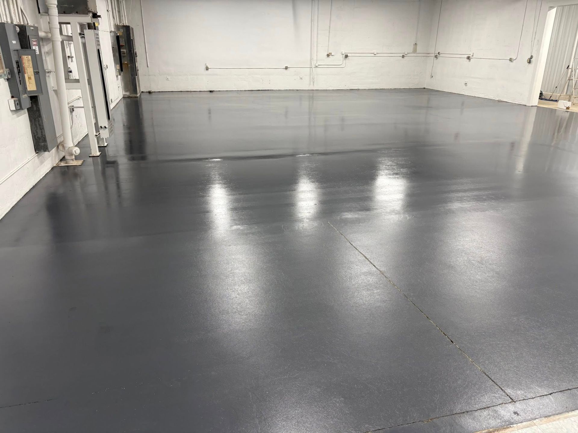 Glory shot of a Great Lakes charcoal flake garage floor in Erie, PA