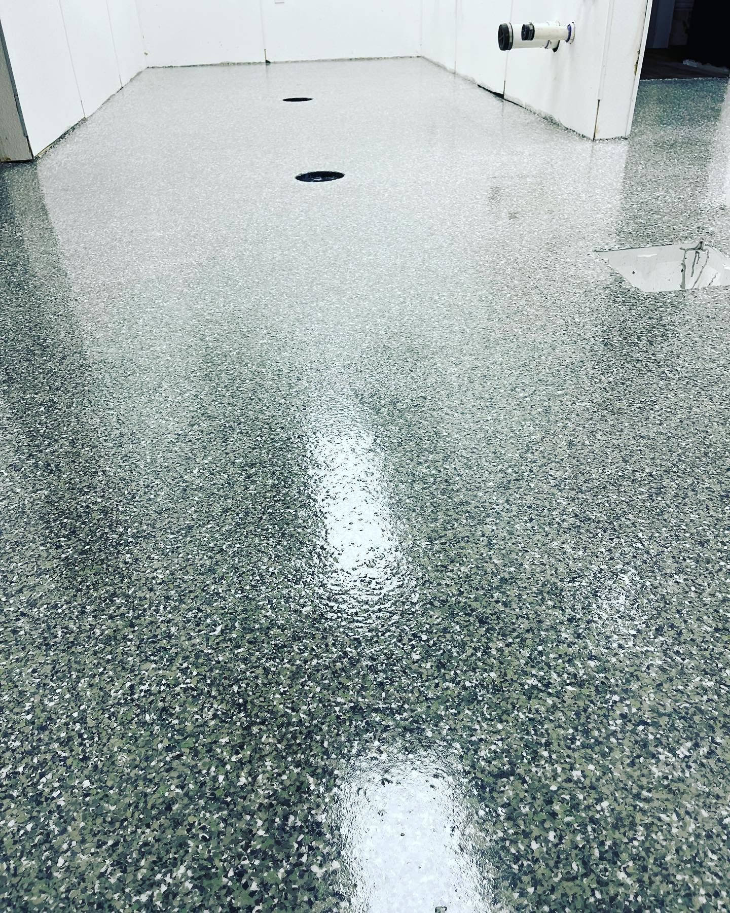 Epoxy flake garage floor Tyhme color blend by 814 Epoxy Erie PA
