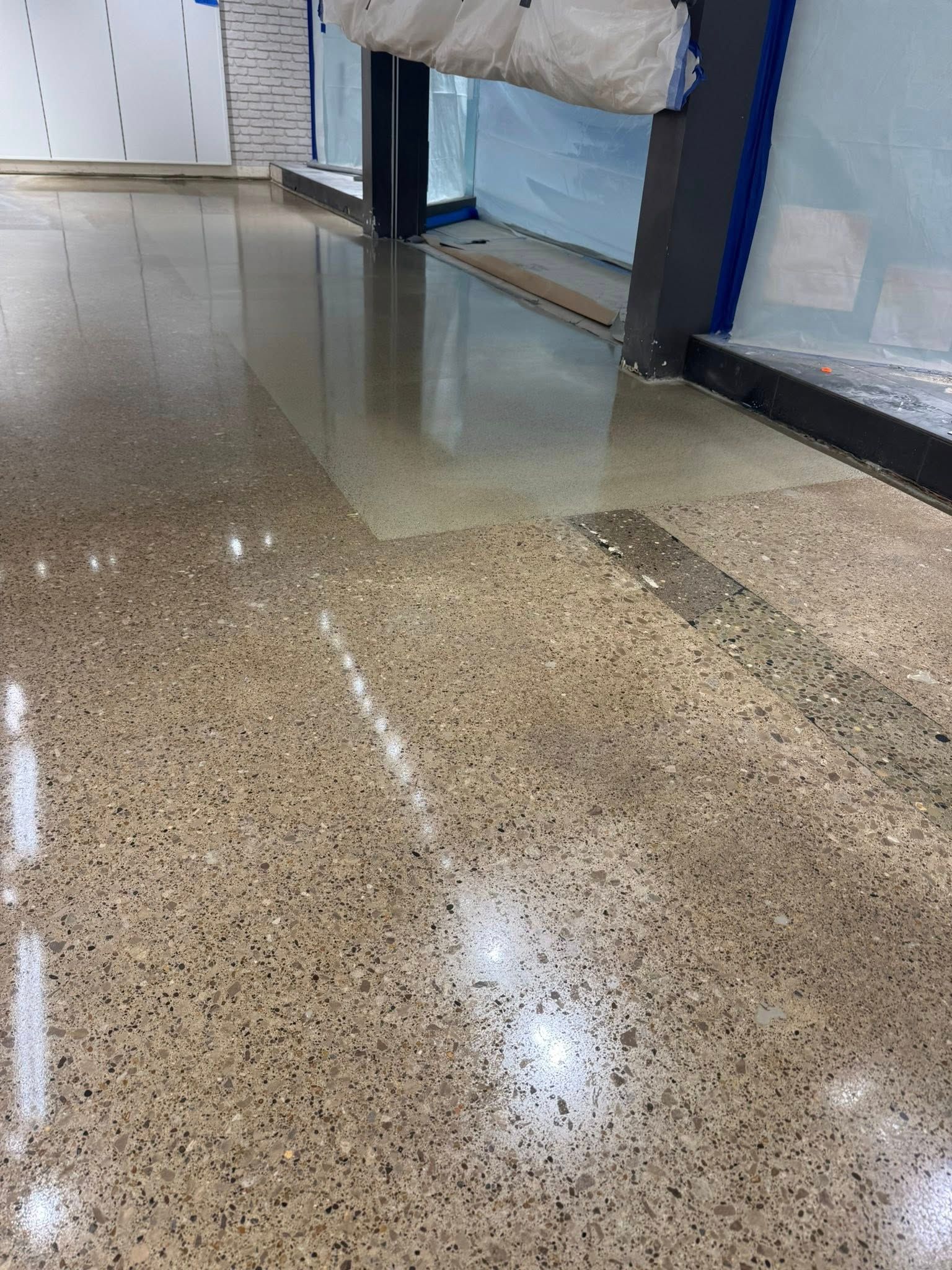 Front view of a polished aero aggregate concrete floor in Erie, PA