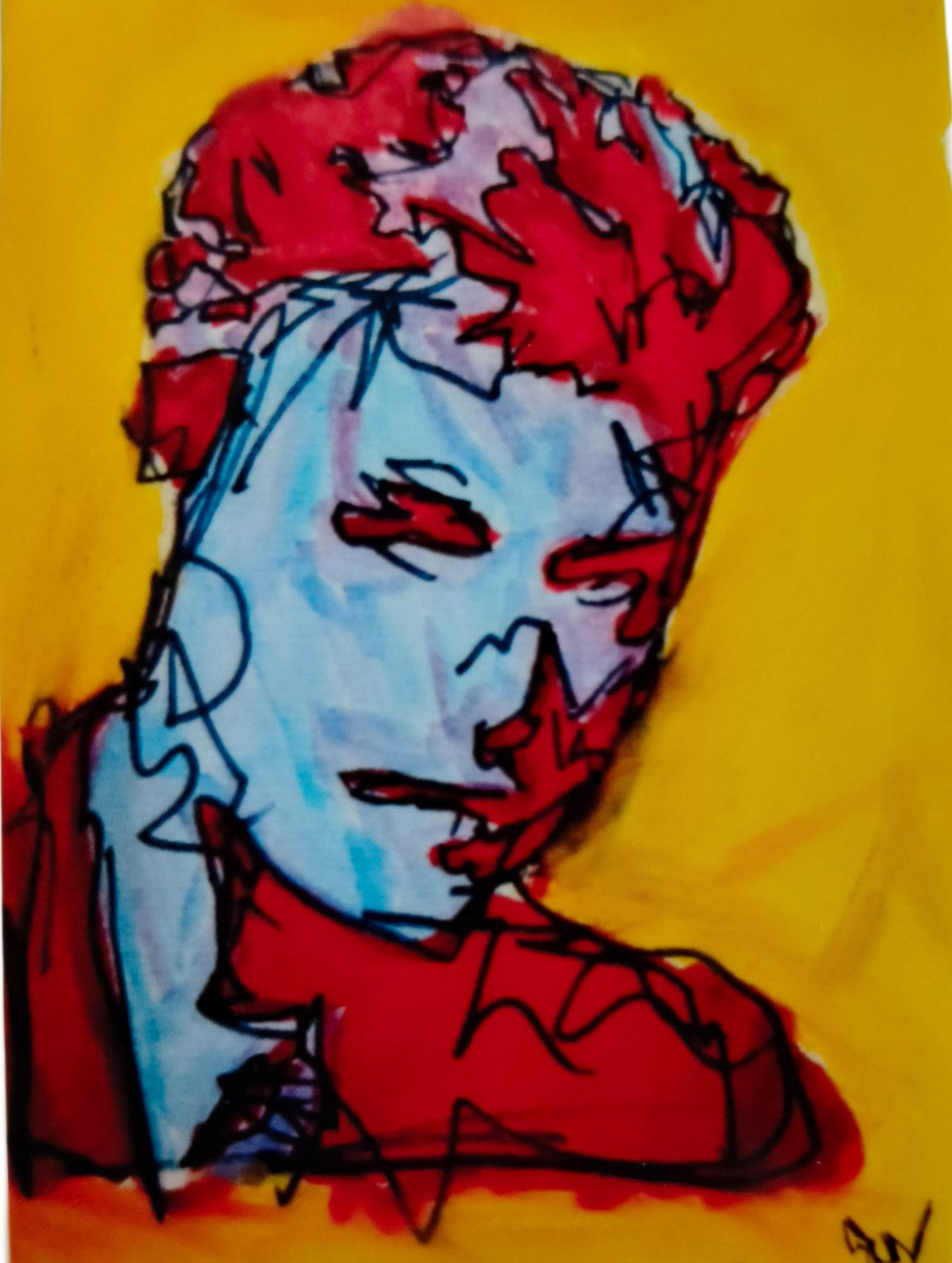 Sticker van expressionistisch portret David Bowie met felrood haar, blauwe huid en zwarte contouren, tegen gele achtergrond.