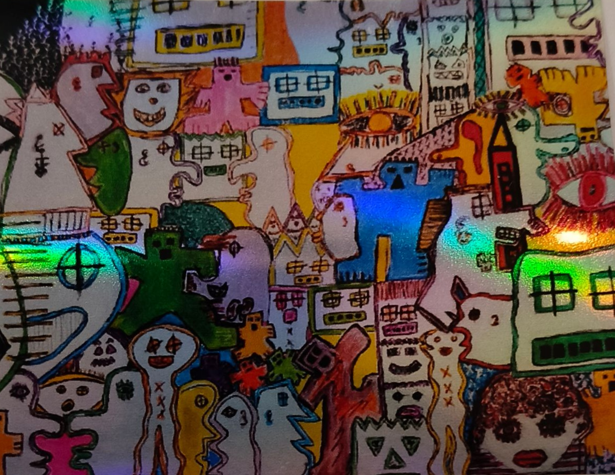 sticker van een gedetailleerde, kleurrijke tekening vol grillige, abstracte gezichten en stripfiguren.